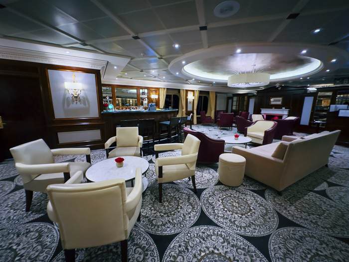 Azamara Cruises Discoveries Lounge ©Jenna Lyn, Azamara Cruises2.jpg